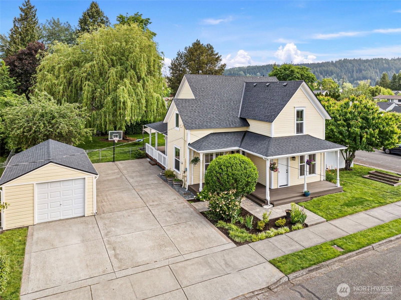 1515 Everett Street photo 1