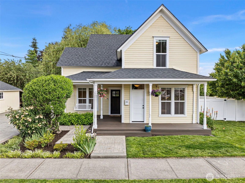 1515 Everett Street photo 2