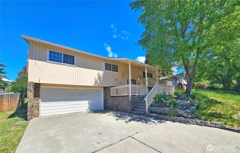 1321 E Elep Avenue photo 2