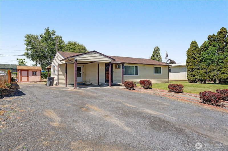 4294 Joann Drive NE photo 2