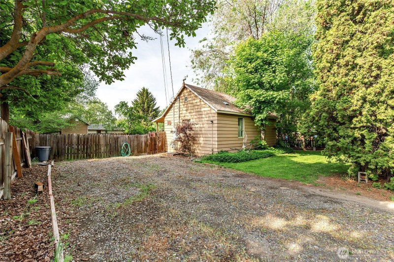 208 W Second Avenue photo 21