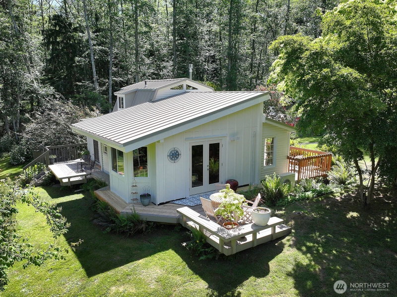 333 Whitewebs Lane photo 2