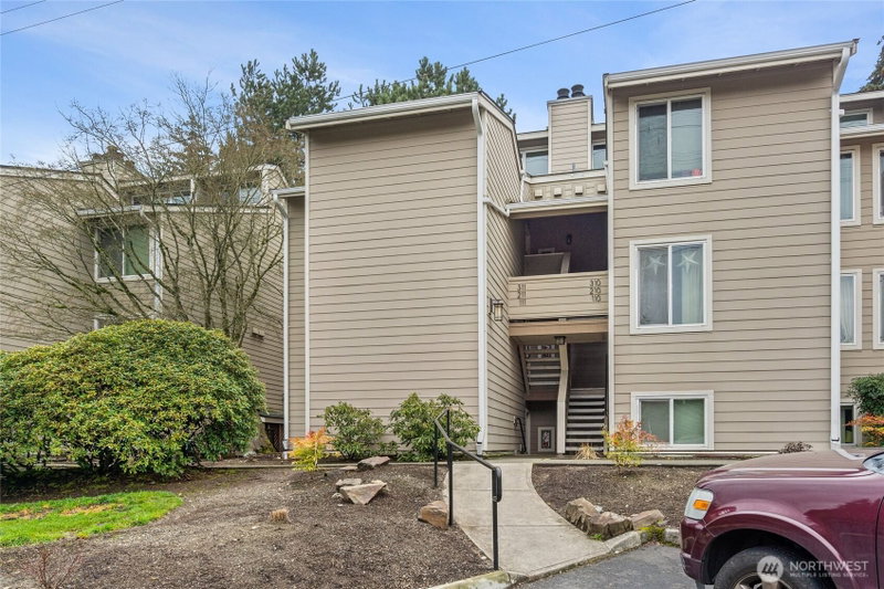19855 25th Avenue NE #211 photo 2