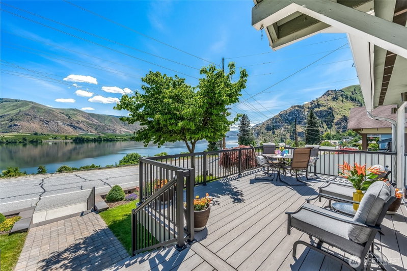 2548 Entiat Way photo 2