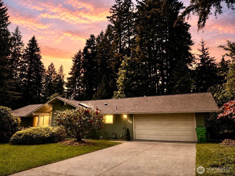 2320 Lakemoor Drive SW photo 1