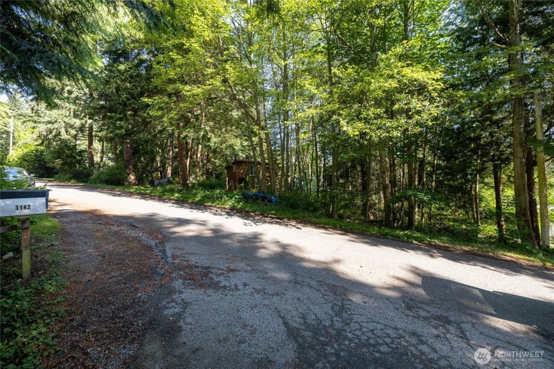 2868 Cedar Avenue photo 1