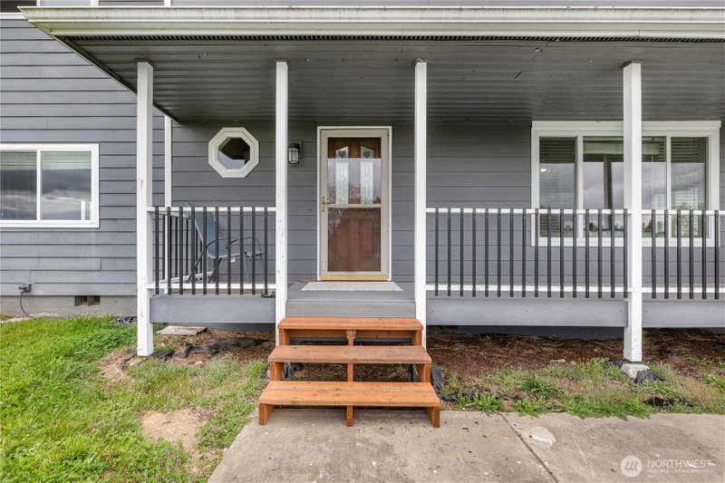 7423 147th Avenue SE photo 2