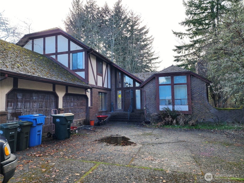 5821 Boulevard Extension Road SE photo 1