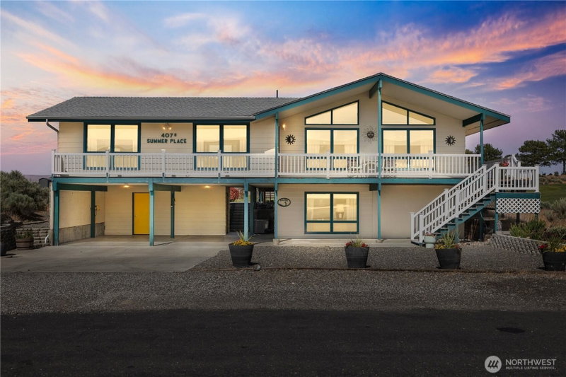 407 Summer Place S photo 1