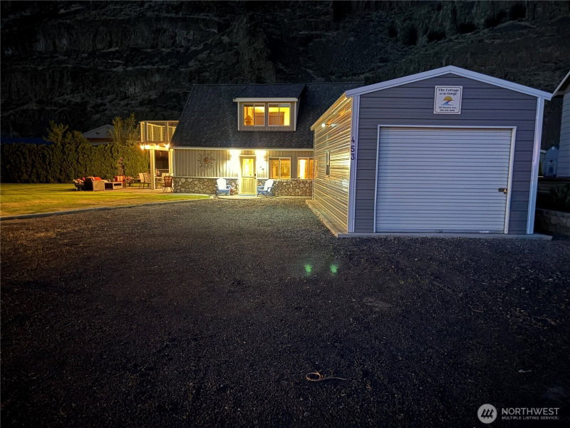 453 Hunter Avenue SW photo 2