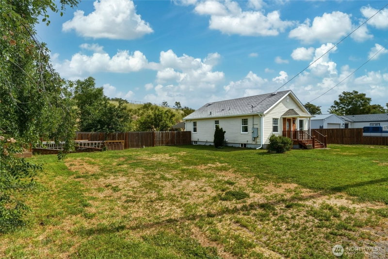 748 Carrie Avenue photo 2