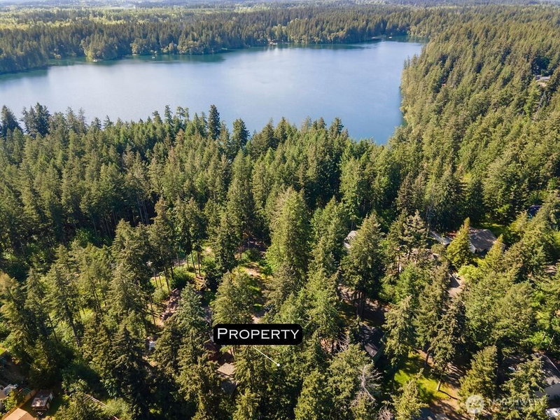 22427 Fairwood Court SE photo 2