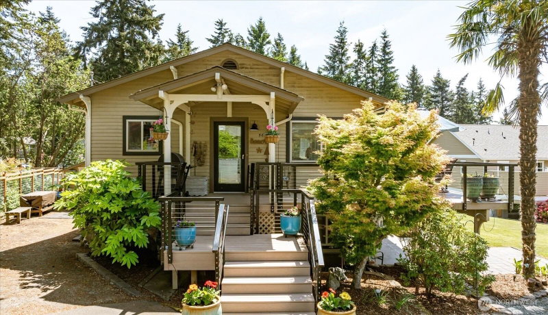 568 Dolphin Drive photo 2