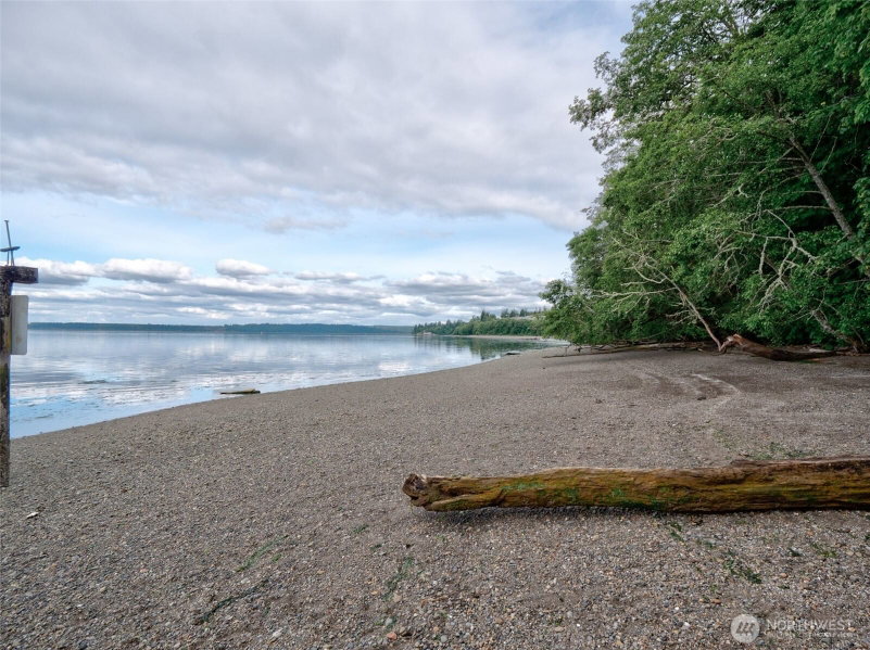 8555 Vashon Drive NE photo 40