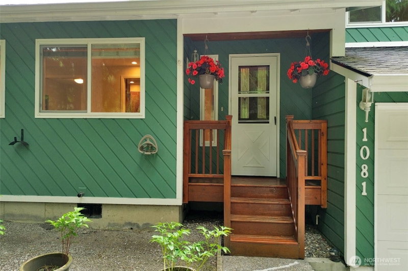 1081 Cedar Hills Avenue photo 2