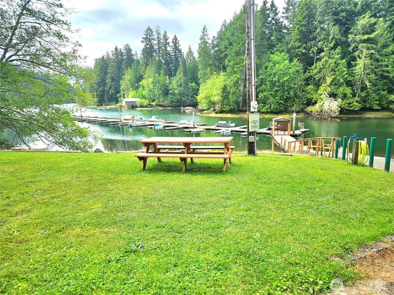 55 Wolf Road photo 32