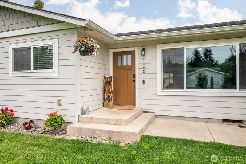 106 Monterey Drive photo 2