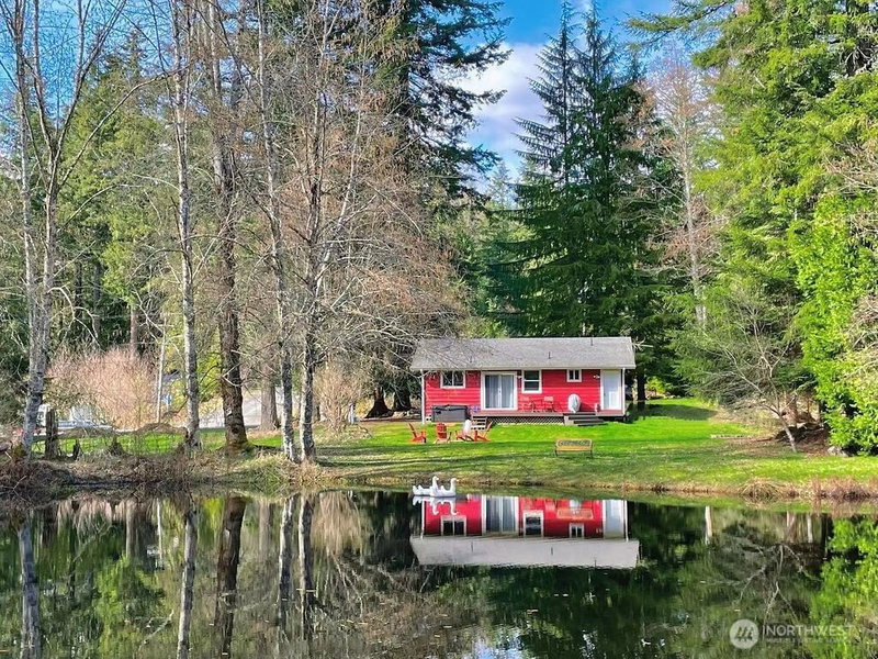 231 Paradise Drive photo 2