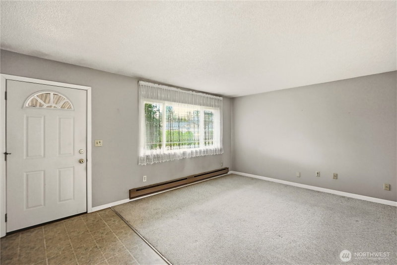 708 Marion Lane SE photo 2