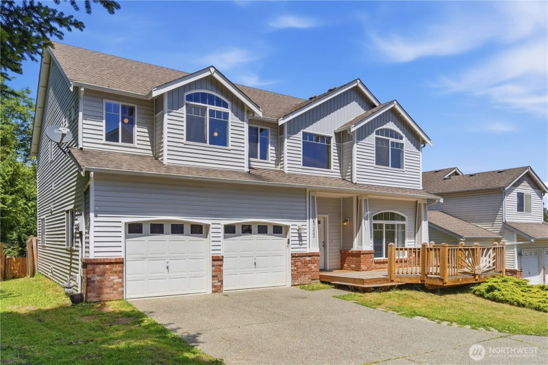3222 NE Chantel Court photo 2