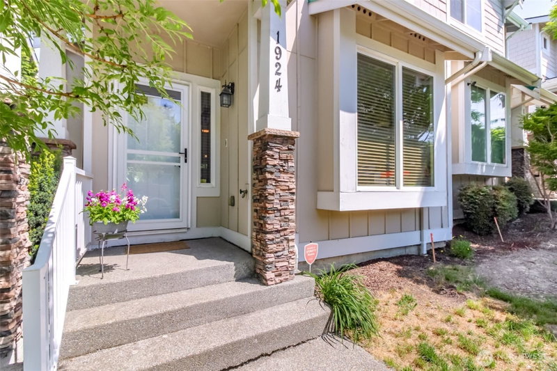 1924 S 240th Street photo 2