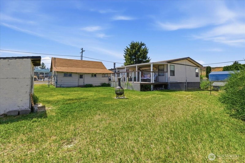 415 Sunny Drive photo 2
