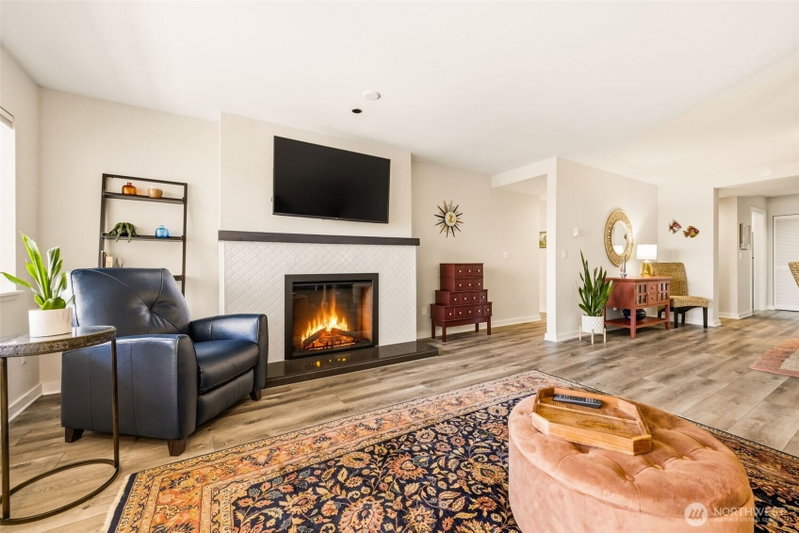 1902 Bridgeport Way W #105 photo 2