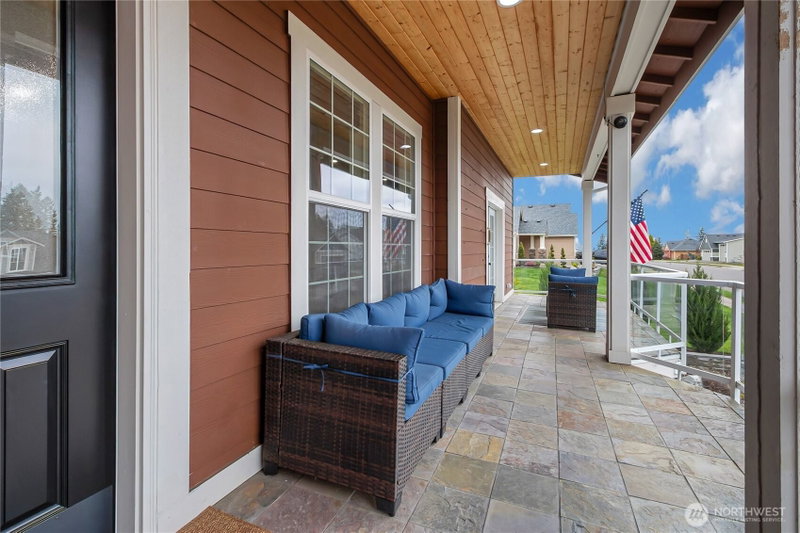 889 Lund Street photo 2