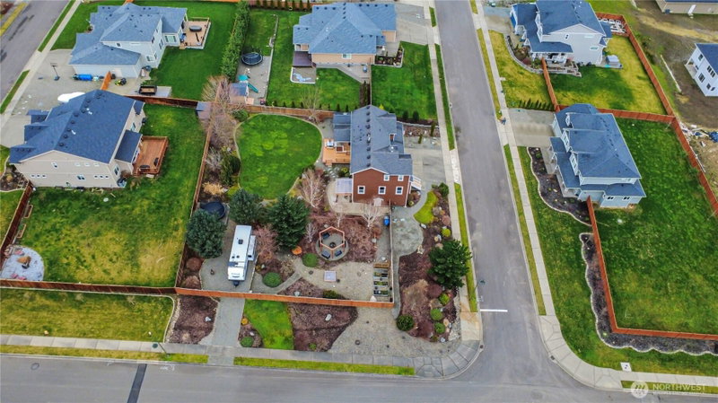 889 Lund Street photo 25