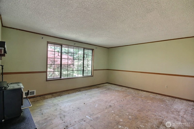 1121 Military Road E photo 2