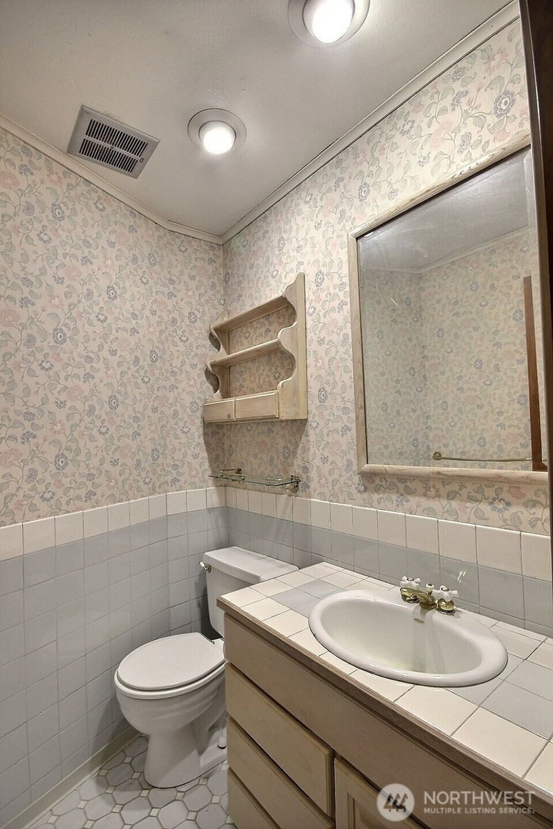 1121 Military Road E photo 16