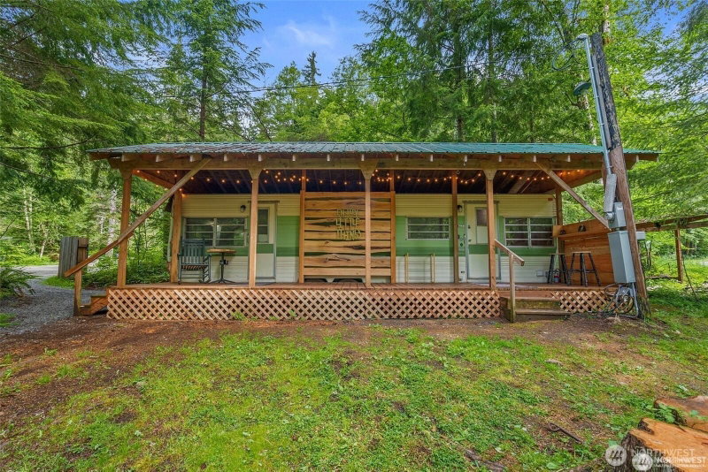 137 Paradise Drive photo 1