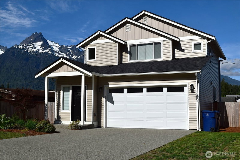 1055 Montague Avenue photo 1