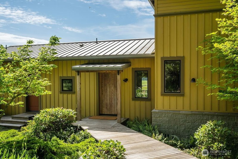 72 Davies Drive photo 2