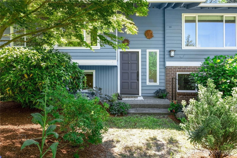2051 NE Bartre Court photo 2
