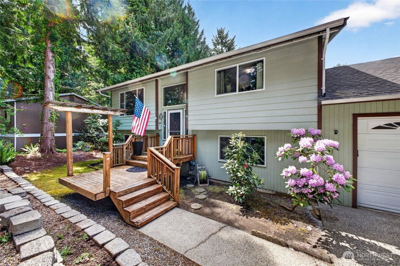 4216 W Tapps Drive E photo 2