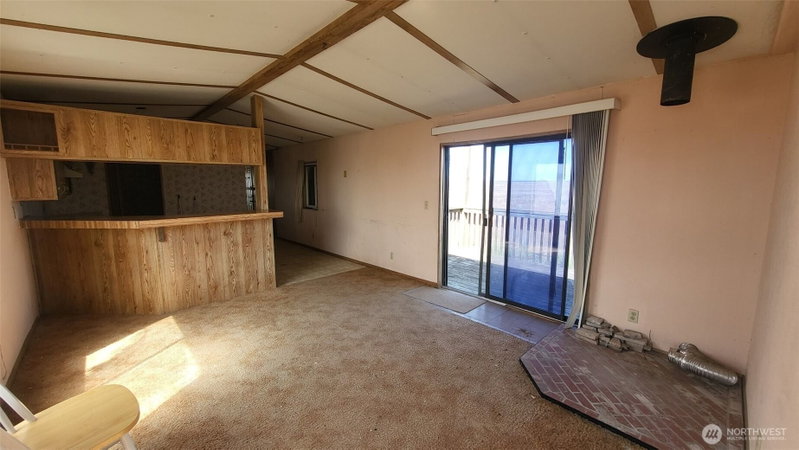 2750 NE RD 16 photo 2