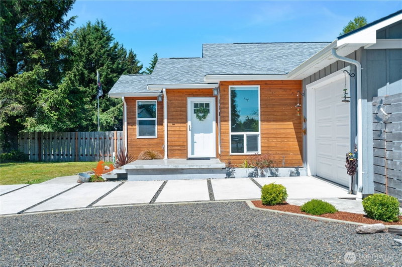 124 N Wynoochee Drive SW photo 2