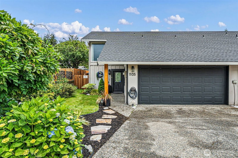 1105 N Newton Street photo 2
