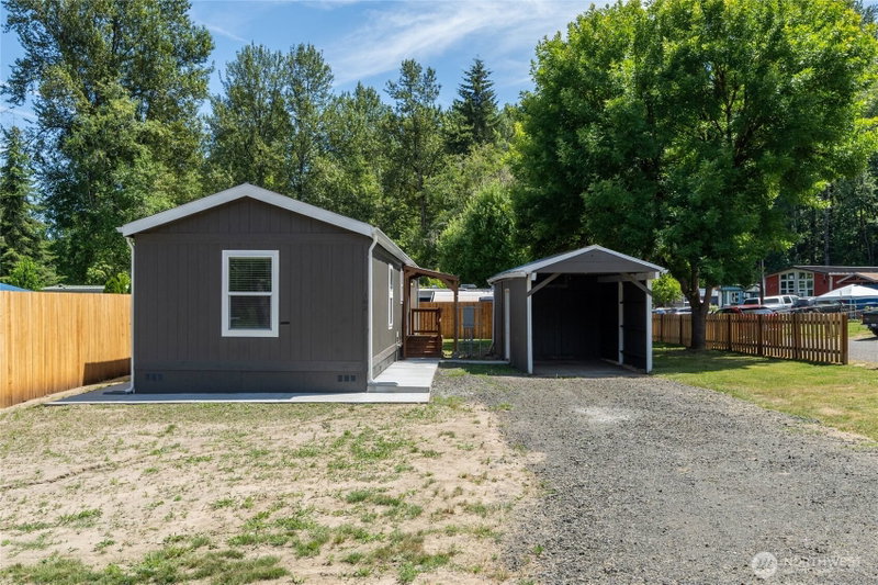 102 Sir Lancelot Way photo 2