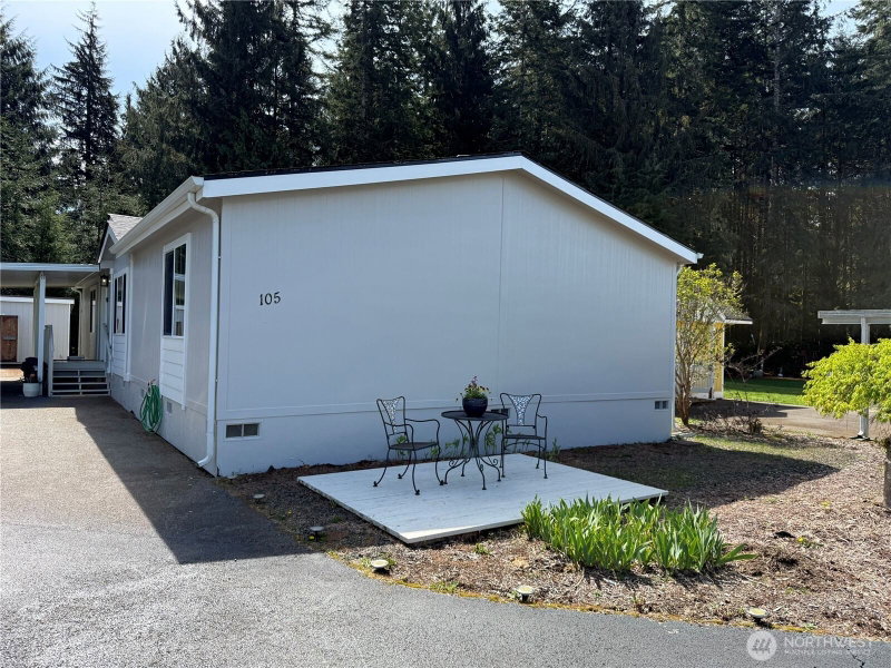 77 Clemons Road #105 photo 2