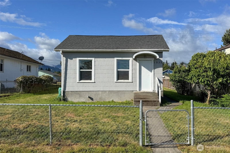 1532 W 5th Street photo 22
