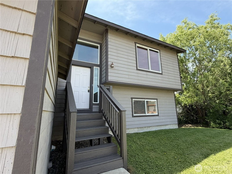 1906 W Peakview Drive photo 2