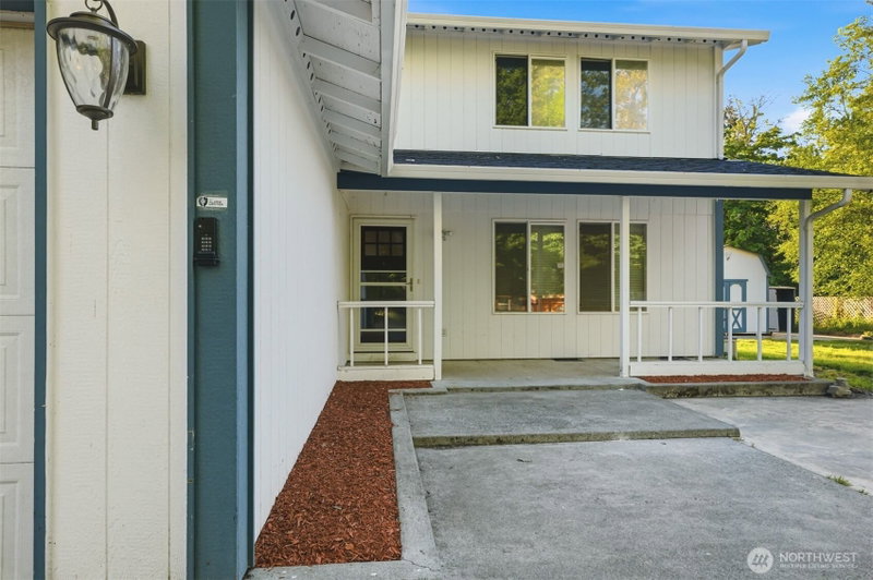 12817 Kapowsin Highlands Drive E photo 2