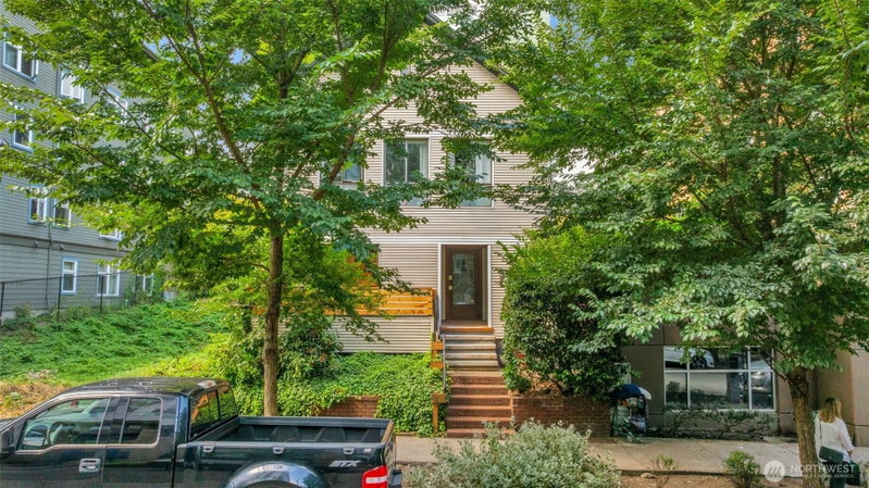 417 Minor Avenue N photo 2