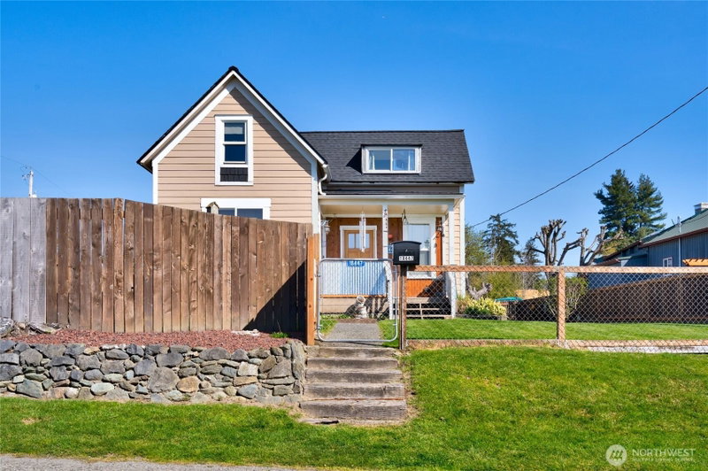 18447 W Lincoln Street photo 2