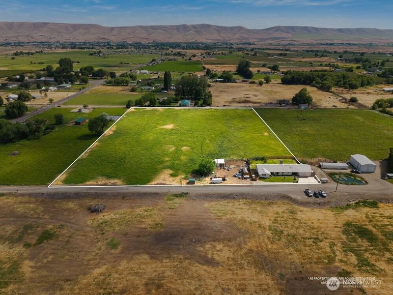 7802 Hicks Road photo 2
