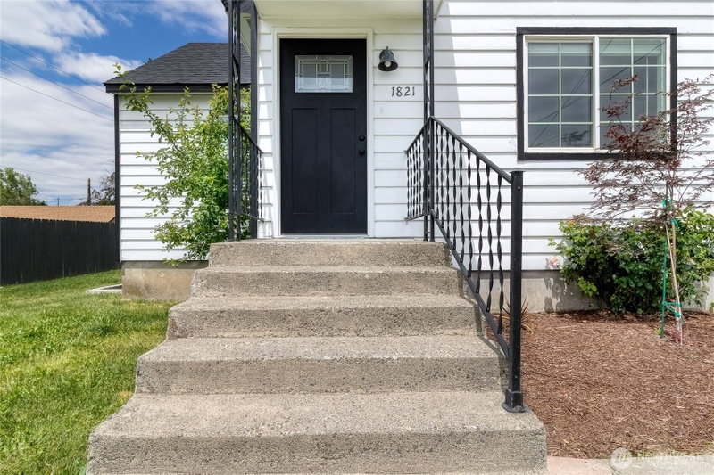 1821 J Street photo 2