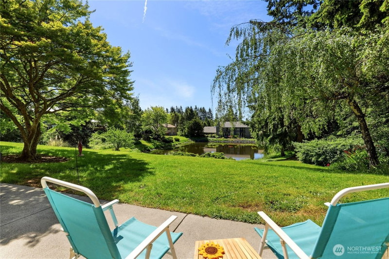 1041 Ihland Place NE photo 1