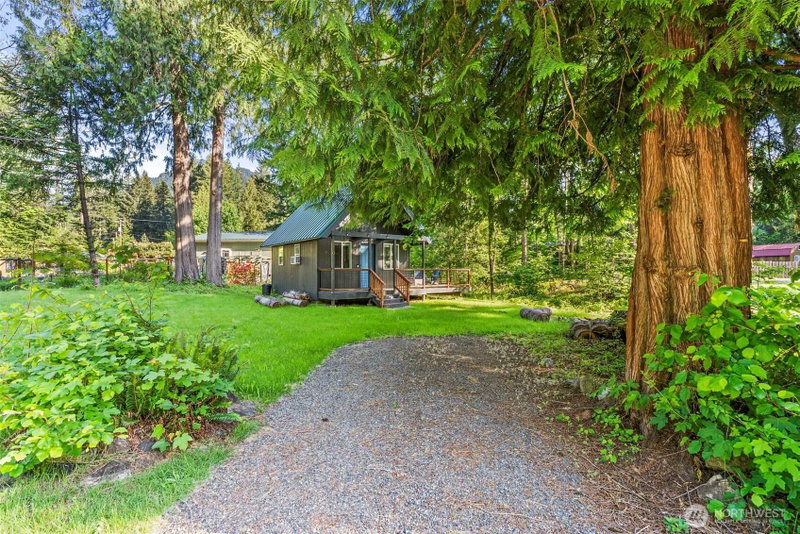 110 Mt Rainier Drive photo 2